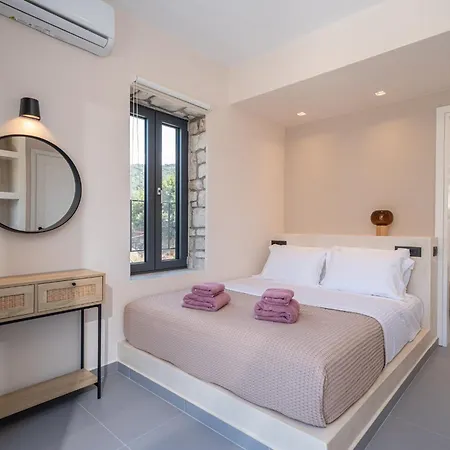 Villa Luxury Stone Aris, Ideally Located Just A 5-minute Walk From Restaurants And Shops Divarata