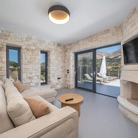 Luxury Stone Aris, Ideally Located Just A 5-minute Walk From Restaurants And Shops Villa