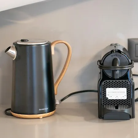 Luxury Stone Aris, Ideally Located Just A 5-minute Walk From Restaurants And Shops 빌라 *