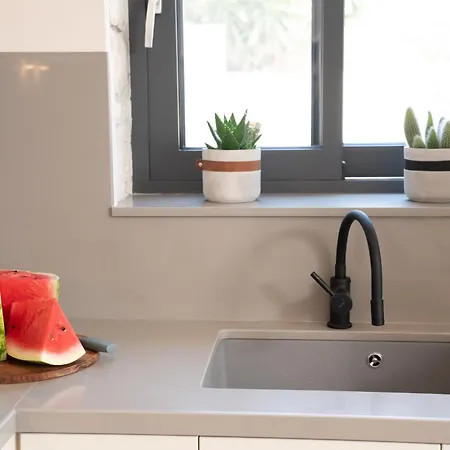 Luxury Stone Aris, Ideally Located Just A 5-minute Walk From Restaurants And Shops Divarata