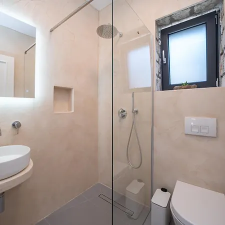 Luxury Stone Aris, Ideally Located Just A 5-minute Walk From Restaurants And Shops 빌라 Divarata