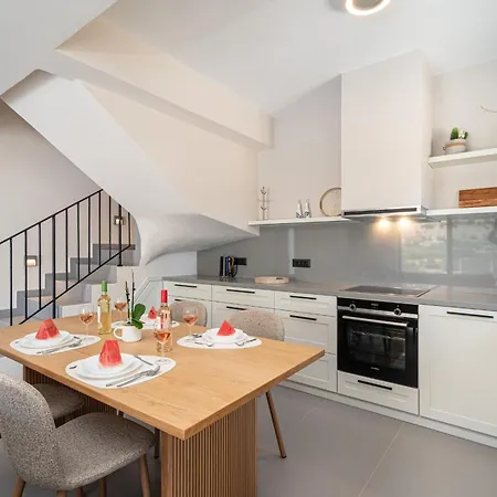 빌라 Luxury Stone Aris, Ideally Located Just A 5-minute Walk From Restaurants And Shops Divarata