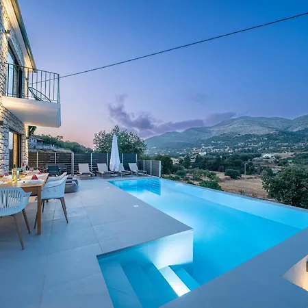 Luxury Stone Aris, Ideally Located Just A 5-minute Walk From Restaurants And Shops