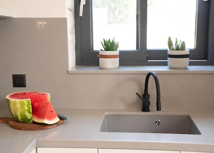 Luxury Stone Aris, Ideally Located Just A 5-minute Walk From Restaurants And Shops Divaráta