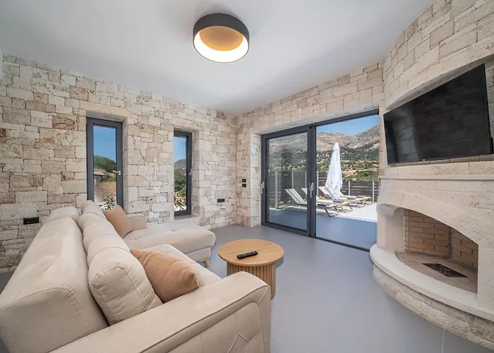 Luxury Stone Aris, Ideally Located Just A 5-minute Walk From Restaurants And Shops Villa