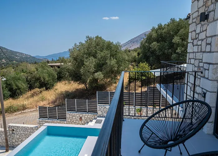 Luxury Stone Aris, Ideally Located Just A 5-minute Walk From Restaurants And Shops *