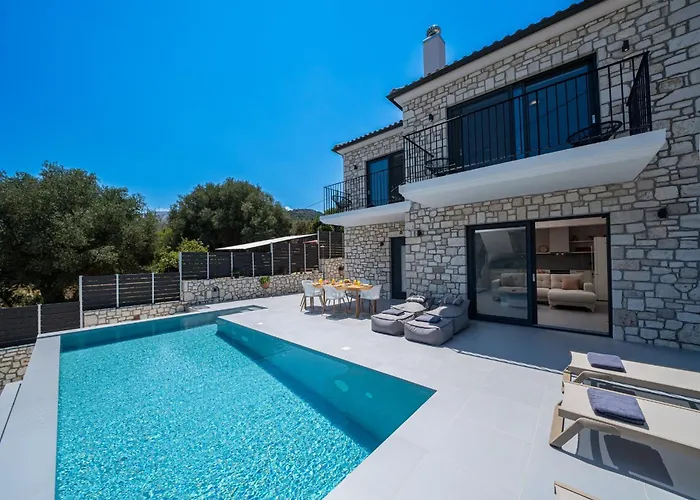 Luxury Stone Aris, Ideally Located Just A 5-minute Walk From Restaurants And Shops *