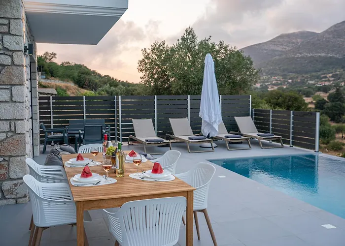 Villa Luxury Stone Aris, Ideally Located Just A 5-minute Walk From Restaurants And Shops