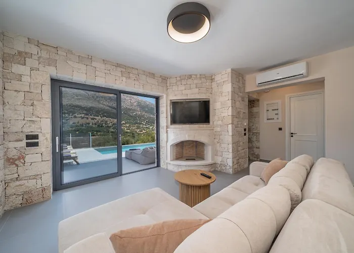 Villa Luxury Stone Aris, Ideally Located Just A 5-minute Walk From Restaurants And Shops *