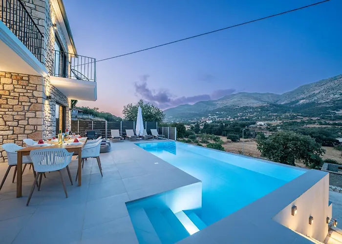 Luxury Stone Aris, Ideally Located Just A 5-minute Walk From Restaurants And Shops