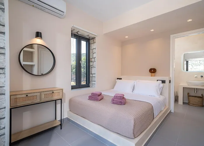Villa Luxury Stone Aris, Ideally Located Just A 5-minute Walk From Restaurants And Shops Divarata