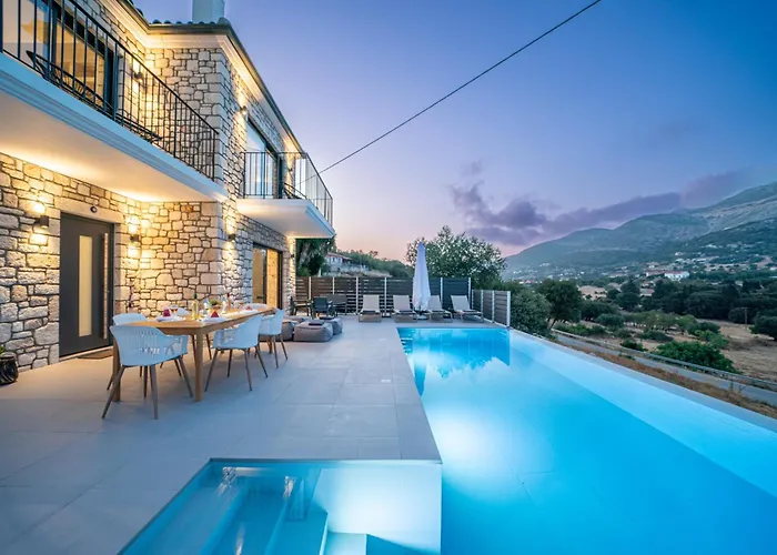 Luxury Stone Aris, Ideally Located Just A 5-minute Walk From Restaurants And Shops Divarata